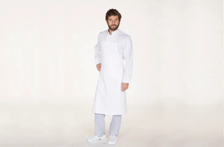 A man wearing the washing apron