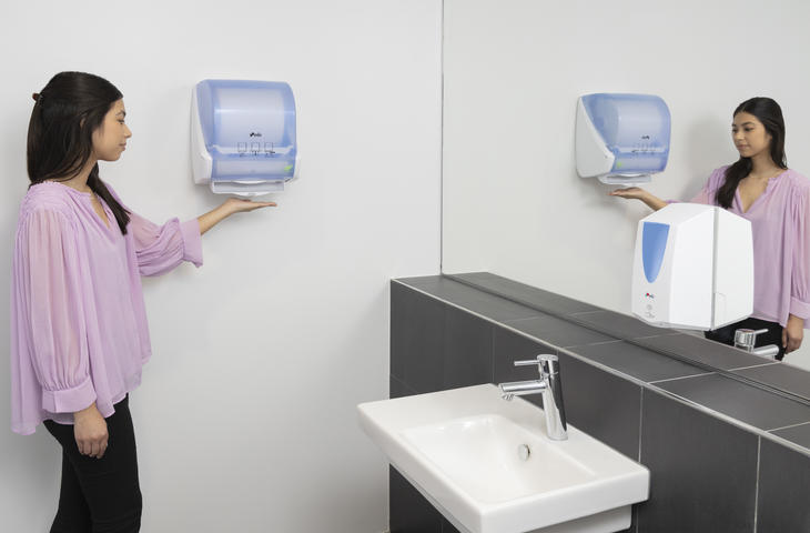 Lady and Hand drying - no touch